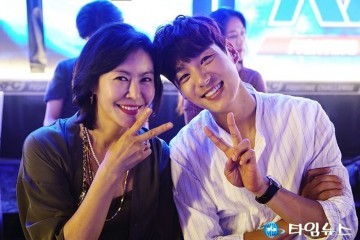 진희경X곽시양, 이유 있는 모자캐미 '훈훈' ...훈훈한 인증사진 공개