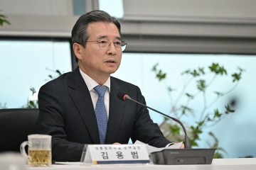 트럼프, 한국에 '25% 관세 폭탄' 돌발 선언... 청와대 "공식 통보 없었다" 긴급 대응