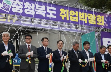 충북도, ‘2025 취업박람회’ 성황…6,400여 명 참여·1,144명 채용 수요 밝혀