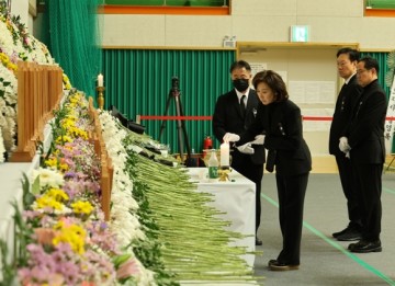 나경원, 제주항공 참사 유족 "필요한 지원 다한다"