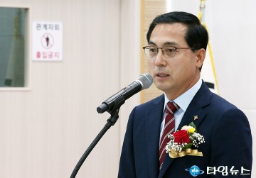 효동 행정복지센터 신청사 개청식에서 인사말 하는 박희조 동구청장