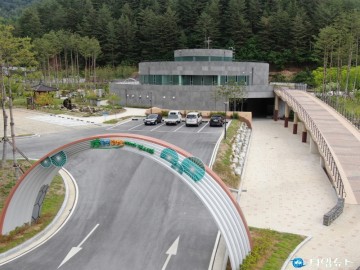 울진군의 관광명소 금강송에코리움 치유센터) 2월 개장 