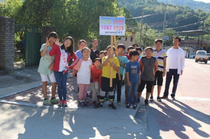 상리초 교통안전캠페인 실시  ‘365일 안전한 학교 만들기