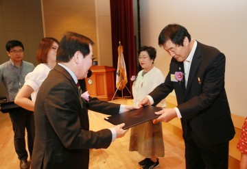 충남교육청, 황조근정훈장 12명 등 155명 훈포장 전수