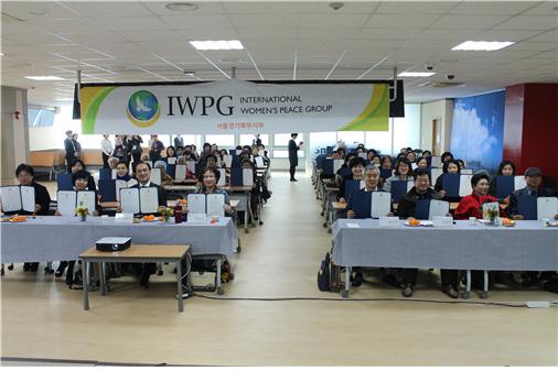 IWPG 남산지부, 용산구민과 팥죽 나누며 평화 이야기