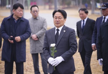 강기정 광주시장, 3·1절 광주독립운동기념탑 참배