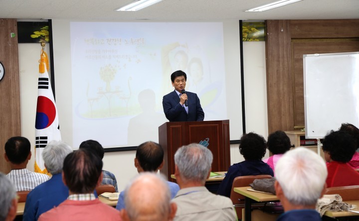 허기도 산청군수, 노인대학 특강