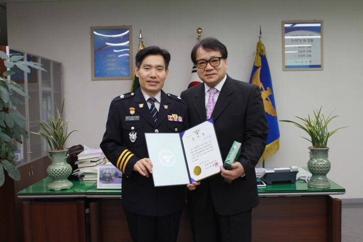 분당화재, 사다리 이용 40여명 구조한 시민영웅에게 감사장 수여