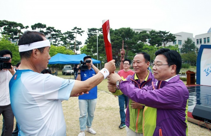 대전시, 2015 광주 하계 유니버시아드 대전구간 성화봉송행사 열려