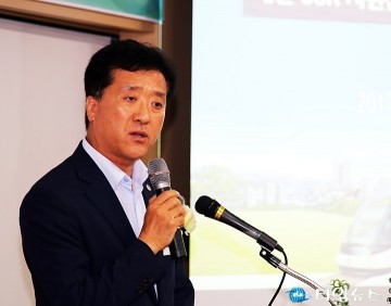 CSR지원센터 개소식에서 축사하는 조원휘 대전시의회 부의장