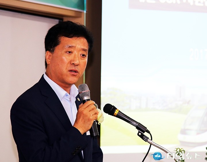 CSR지원센터 개소식에서 축사하는 조원휘 대전시의회 부의장
