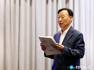 대전교육공감원탁회의에서 인사말 하는 설동호 대전시교육감