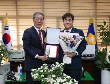 우창하 안동시의회 의원 “2022년 경상북도 의정봉사대상 수상”