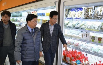권선택 시장·허태정 구청장, 로컬푸드 직매장 방문