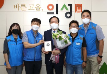 김주수 의성군수, 전국시군구공무원노동조합연맹으로부터 감사패 받아