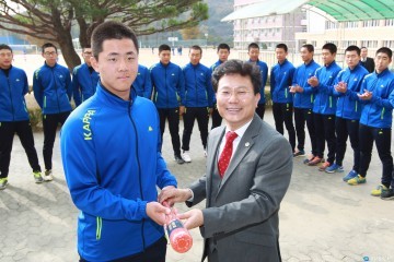 고규창 행정부지사, 세광고 야구선수단에게 깜짝 선물을...