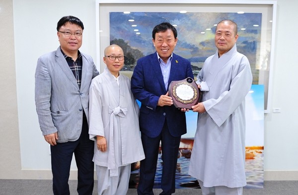 안산시, 사회복지법인 '연꽃마을'에 감사패 전달