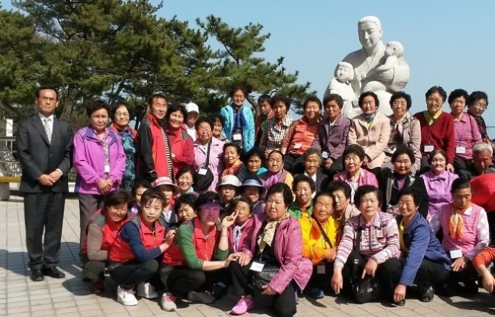 용주면자원봉사회 어르신 봄놀이 효도관광 실시