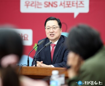 ‘대전 0시 축제’ SNS 서포터즈단과 대화 나누는 이장우 대전시장