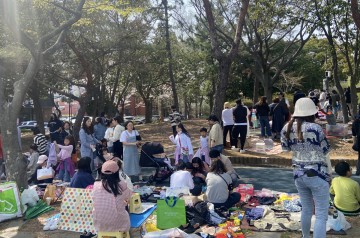 거북선공원서 열린 나눔과 소통의 장 ‘벼룩시장’ 관심 속 마쳐 