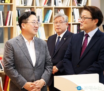 대화 나누는 이장우 대전시장