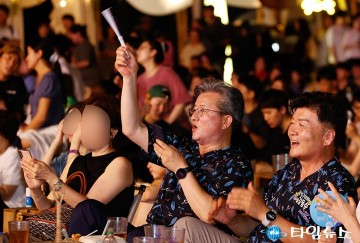 정용래 유성구청장·김동수 유성구의회 의장, 재즈와 맥주로 주민과 하나 되다