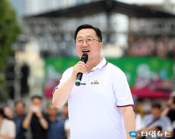 대전 0시 축제 개막…이장우 대전시장 “올해 200만 명·4천억 경제효과 기대”