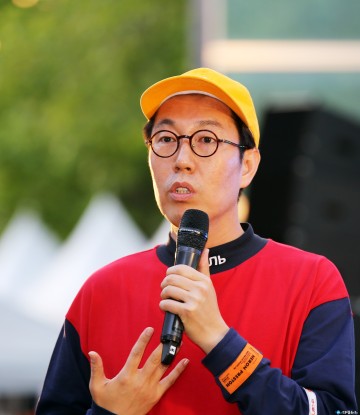 한남대에서 특강하는 개그맨 김영철