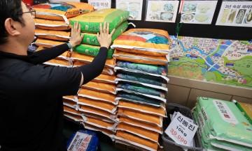 “한 가마 23만원 돌파” 쌀값 비상… 정부, 양곡 15만 톤 긴급 방출