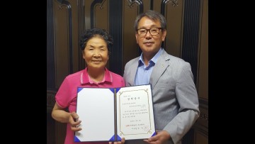 충북북부보훈지청, 우민재단 장학금 수혜자에게 장학증서 전달