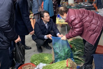 우승희 영암군수,  복지시설·시장 등 민생현장 찾아