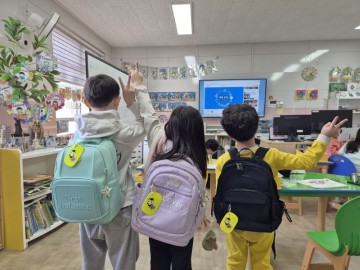 순천시, 초등학교 신입생 교통안전용품 ‘옐로카드 키링’ 배부 