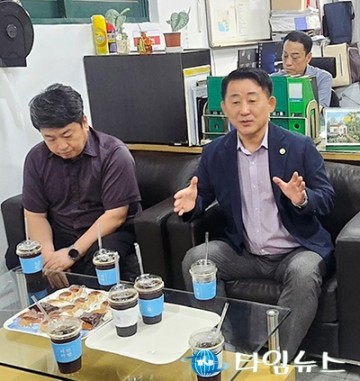 서철모 서구청장, 관저동 골목상권 방문…소상공인 지원 약속