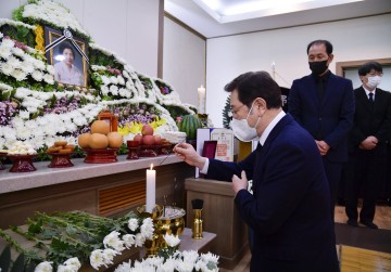 이용섭 광주시장, 이한열 열사의 어머니 故 배은심 여사 조문