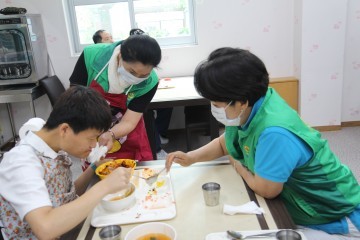 직장새마을운동대전시협의회, 중증장애인요양시설 자장면봉사