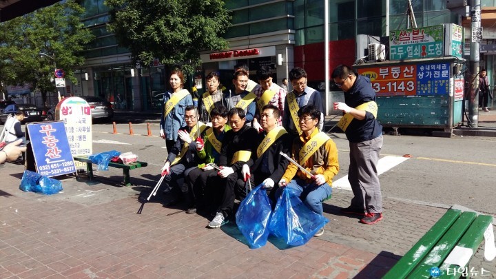 우리 손으로 깨끗한 거리 만들어요!”