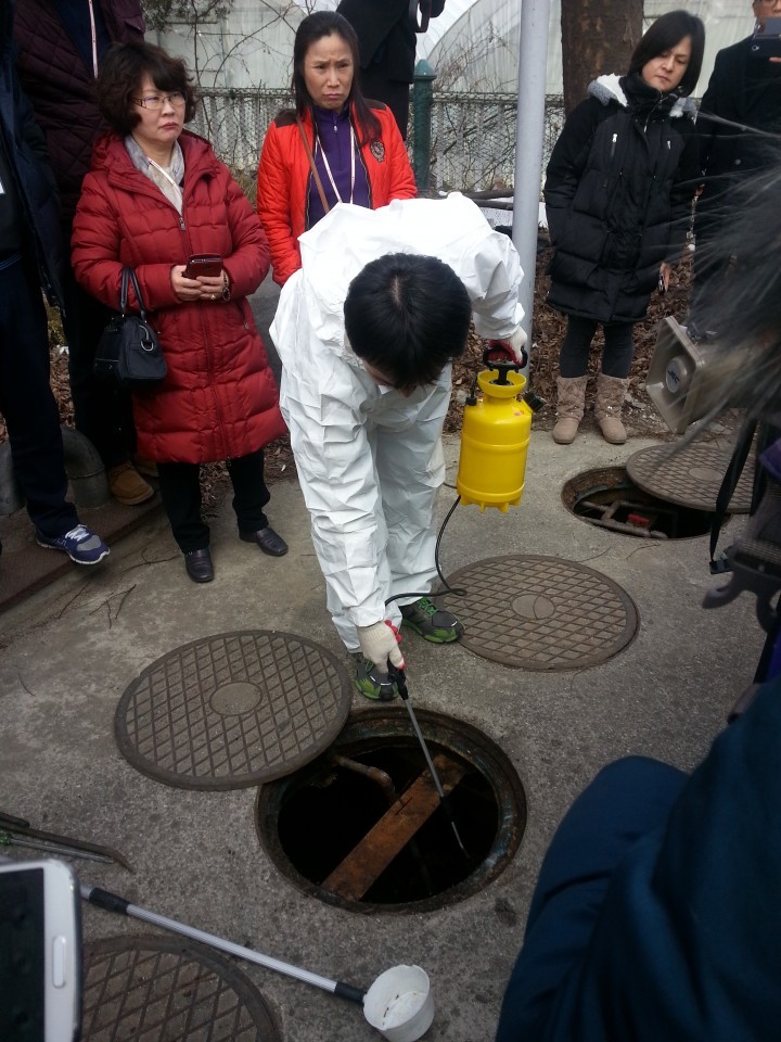 청원구보건소 모기 유충방제 총력