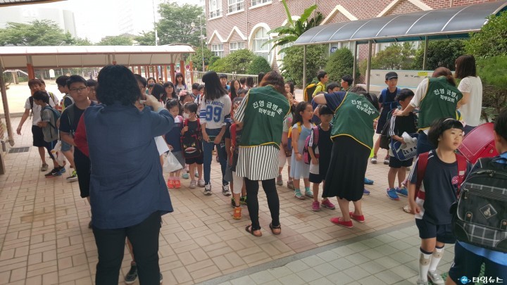 진영 금병초 학생들은 우리가 지킨다