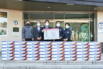 대구경북능금조합 이호종 감사,  청송군보건의료원에 후원물품(사과) 전달