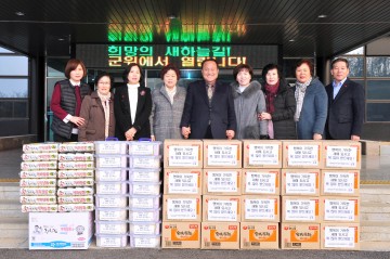 군위군여성단체협의회, 설명절 위문품 전달 “따뜻한 설 명절 보내세요.”