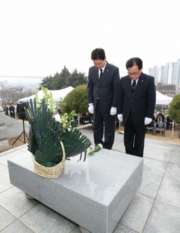 칠곡군 석전리 애국동산에서 제98주년 3․1절 독립유공자 기념비 헌화