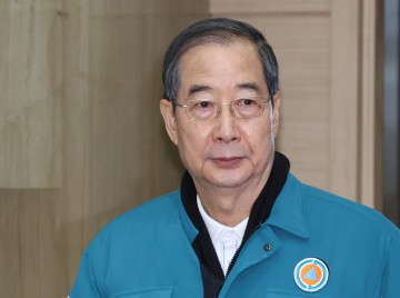 韓대행 "여야와 협의해 4월에는 추경 통과되도록 하겠다"
