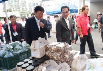 대전 동구, 추석맞이 ‘농산물 등 직거래 장터’ 활기…금산군 부리면 동참