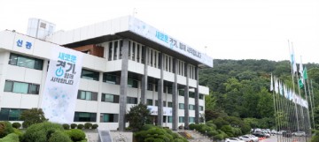 이재명 경기지사  핵심공약 청년배당, 산후조리비, 무상교복 등 3대 무상복지, 지역화폐 등 내년 시행