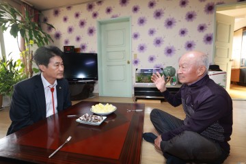 이양섭 충북도의회 의장, 삼일절 맞아 독립유공자 후손 위문