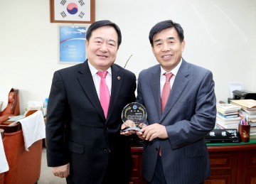 대전시의회 김경시 의원, ‘교육발전공로’ 감사패 받아!