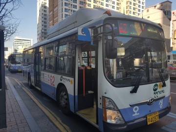 부산공공기관장, 대중교통 이용해 출근한다