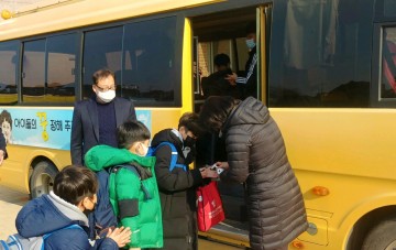 신종 코로나바이러스 감염증 예방 통학차량 현장점검하는 서산교육지원청