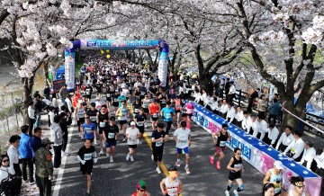 대전 동구, ‘2025 대청호 벚꽃길 마라톤 참가자 기부금’ 기탁식 개최