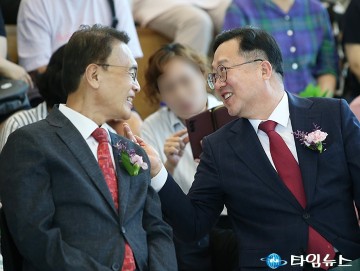 대화 나누는 이장우 대전시장